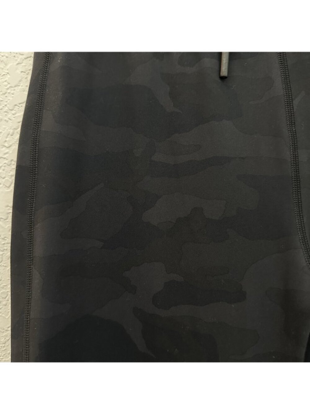 Vuori Daily Leggings Women’s Size M Black Camo Hight Rise Stretch VW323 - Picture 4 of 10
